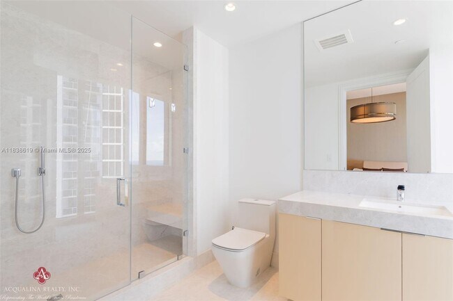 Building Photo - 17975 Collins Ave