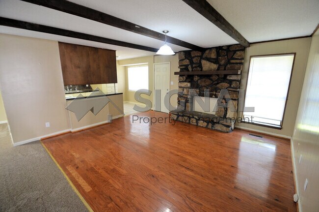 Building Photo - 4001 6th Ave