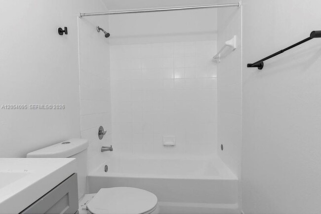 Building Photo - 1201 Lake Victoria Dr