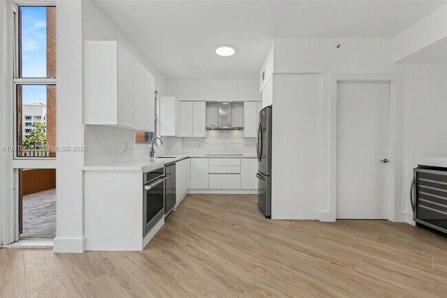 Building Photo - 731 Crandon Blvd