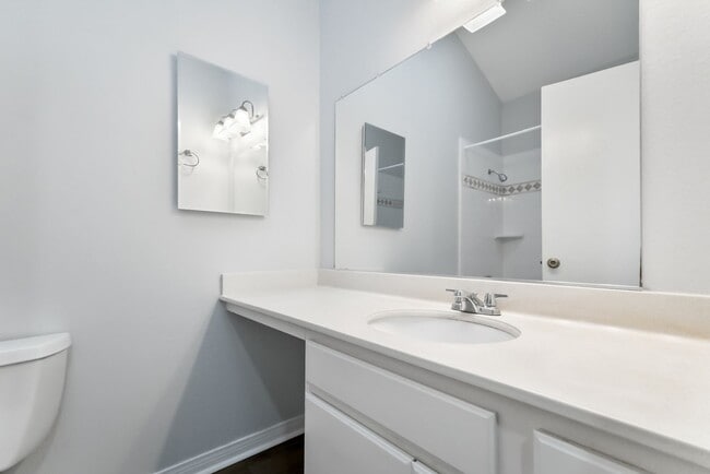 Building Photo - Charming 3 bedroom, 2 bathroom home in Hun...