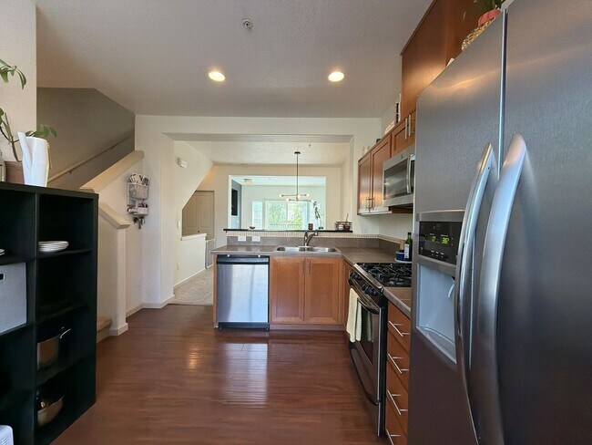 Building Photo - 10721 NE Gateway Pl