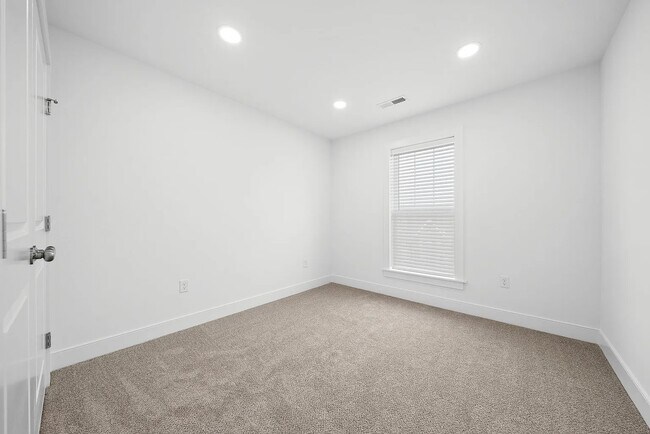 Building Photo - 3029 Howell Aly