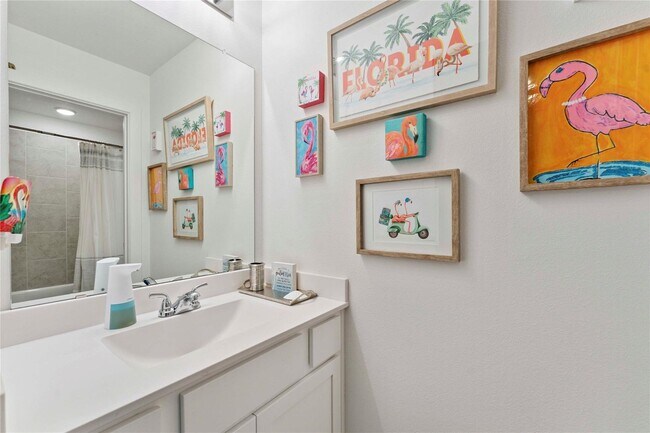 Building Photo - Beautiful Home in Sienna