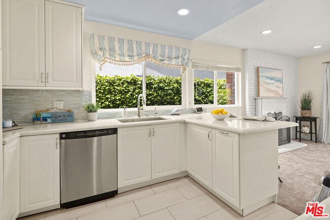 Building Photo - 12581 Sanford St