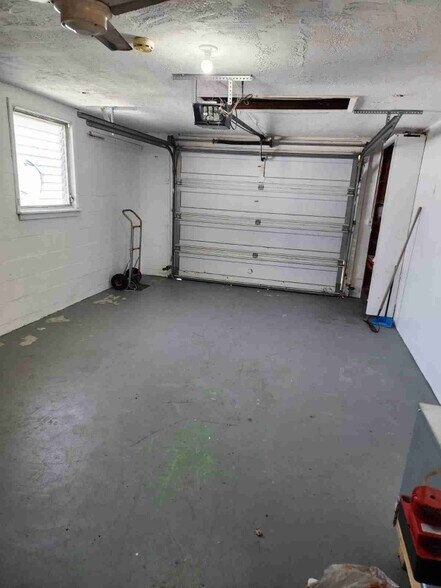 Building Photo - 5653 Andrea Dr