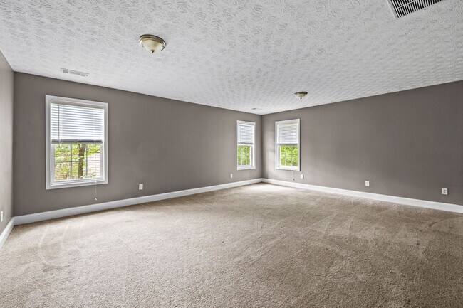 Building Photo - 4BR Home with Screened Porch Walkable to Downtown Senoia