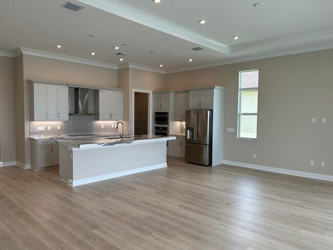 Building Photo - 11243 SW Pietra Wy