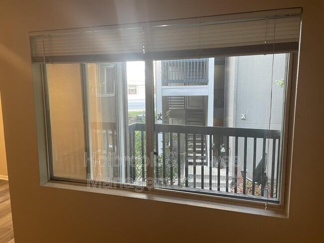 Building Photo - 4531 Boardwalk Dr