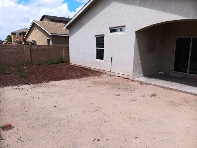 Building Photo - 739 Taos Pl SW