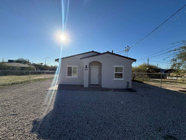 Building Photo - 803 N Van Alstine St