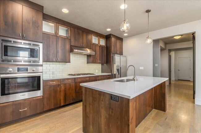 Building Photo - 2758 S Honeycomb Way