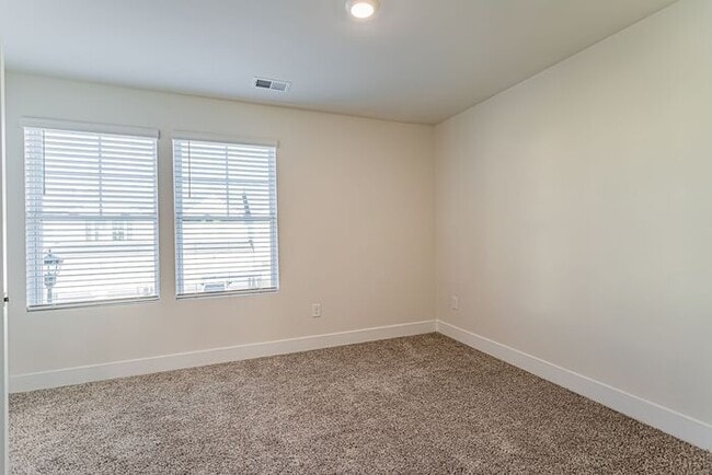 Building Photo - 3 Bedroom 2.5 Townhome Off of Butler Rd!