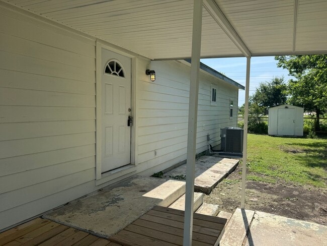 Building Photo - For Rent: Updated 3BR/2BA Home with Large ...