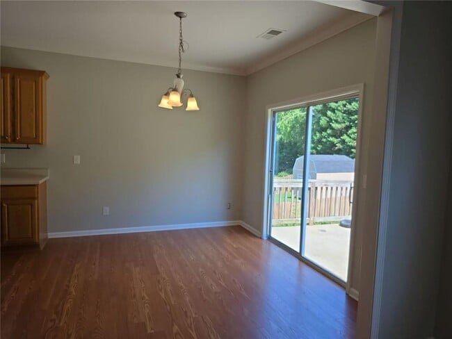 Building Photo - 807 Slope Creek Way