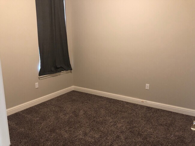 Building Photo - 483 Glendon Pl