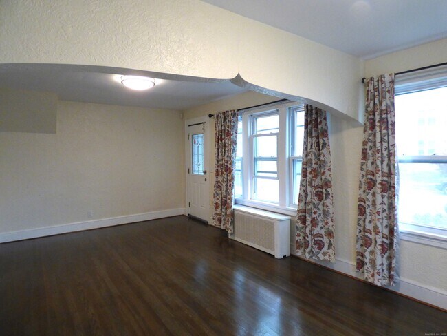 Building Photo - 1387 Norman St