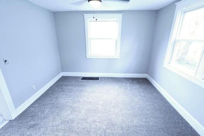 Building Photo - 1598 Pilgrim St