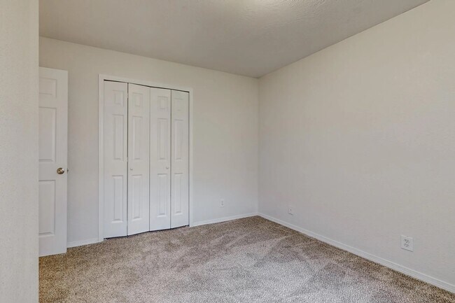 Building Photo - 6005 Fortuna Rd NW