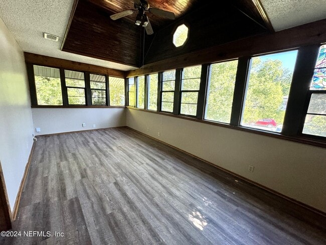 Building Photo - 2611 Green St