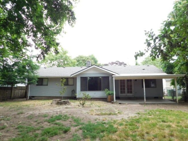 Building Photo - 3Bd/2Ba Single Story House - Available Soon!