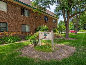 Building Photo - 444 Spring Rd
