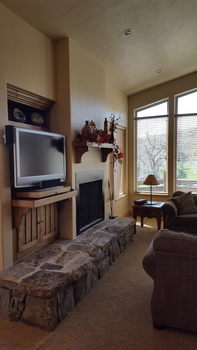 Building Photo - 1123 Sunburst Ln