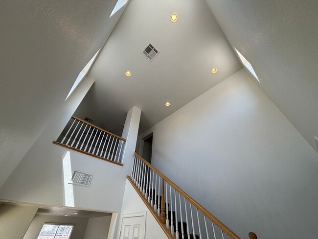 Building Photo - Gorgeous 3bed/1bath home!
