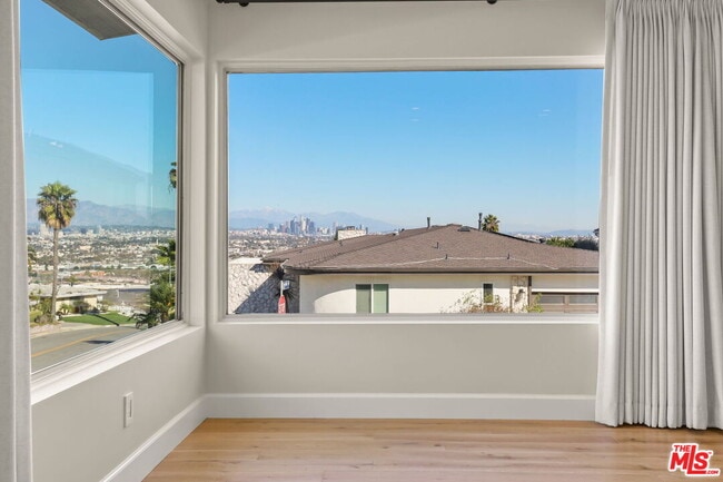 Building Photo - 4102 Cloverdale Ave