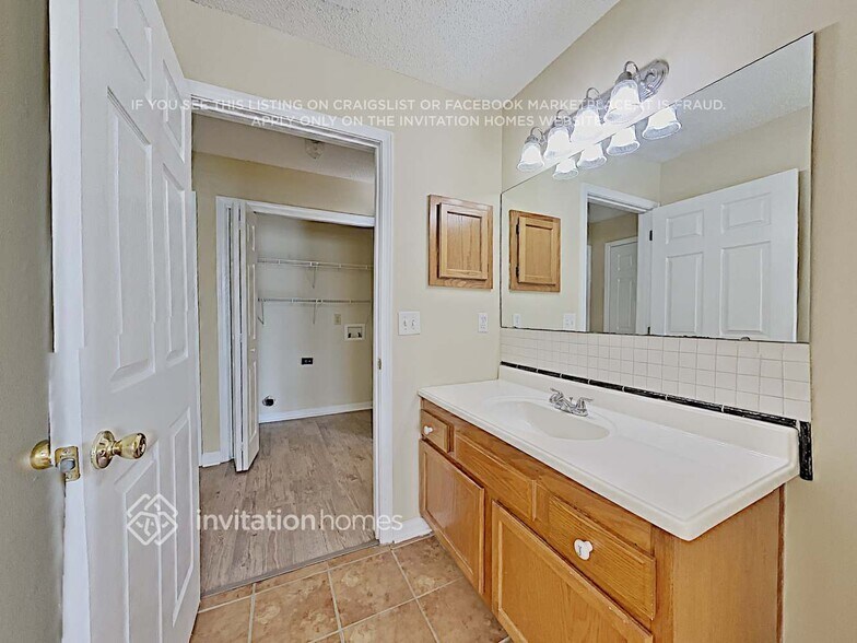 Building Photo - 7624 Fawn Lake Dr N