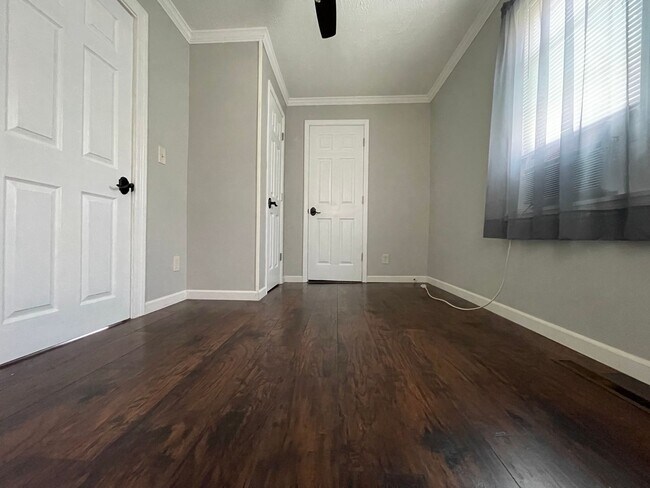 Building Photo - kj219