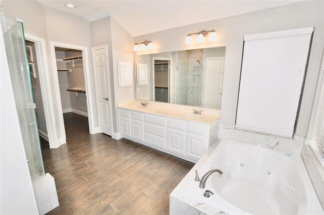 Building Photo - 4602 Natural Bridge Dr