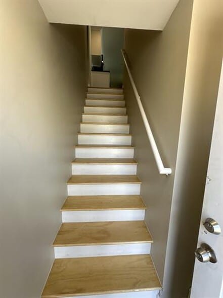 Building Photo - 463 E Main St