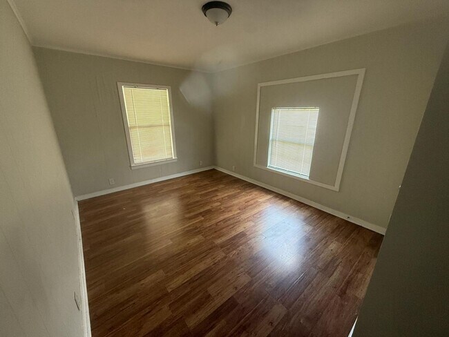 Building Photo - 4195 Chaison Ave