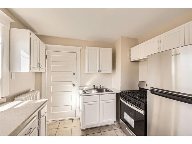 Building Photo - 3148 Pleasant Ave