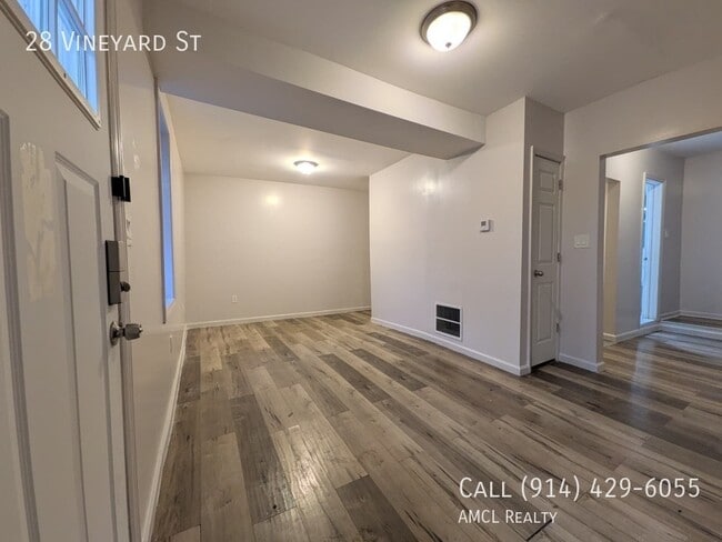 Building Photo - 28 Vineyard Ave