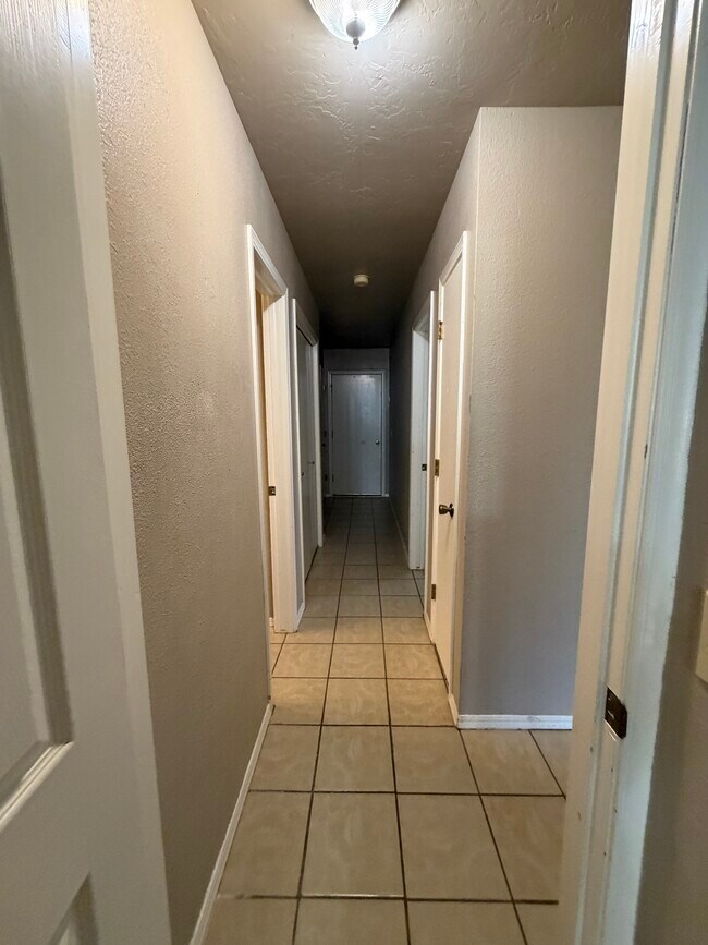 Building Photo - 418 Britton Ct