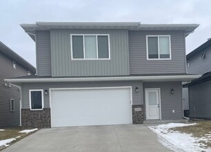 Building Photo - 4-bedroom, 3-bathroom West Fargo Single-Family Home w/2 Stall Garage