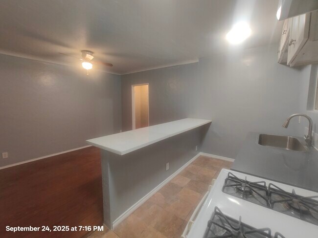 Building Photo - 3319 Roseview Ave
