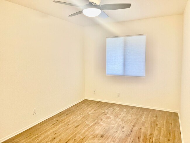 Building Photo - Fully Renovated 3-Bedroom Townhome in Gate...