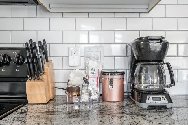 Building Photo - 615 N East St