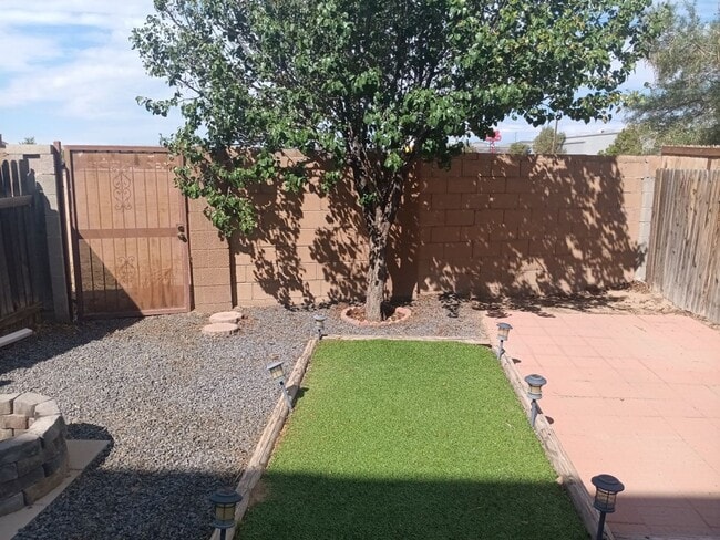 Building Photo - 3 Bedroom, 2.5 Bathroom Home! Schedule a Showing Soon!