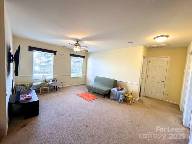 Building Photo - 2102 Big Pine Dr