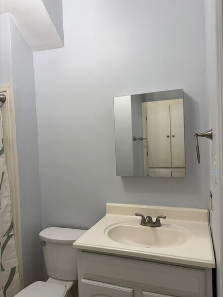 Building Photo - 14 Mechanic St