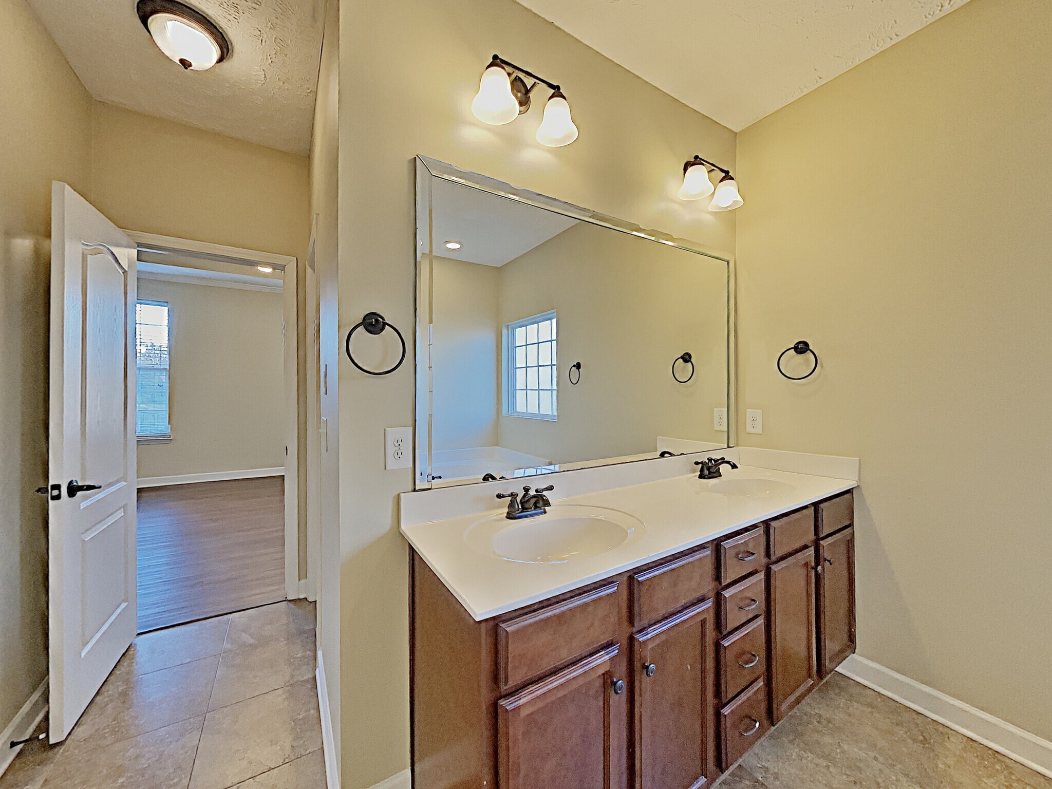 Building Photo - 1205 Sundown Ct