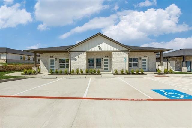 Building Photo - 820 W McLeroy Blvd