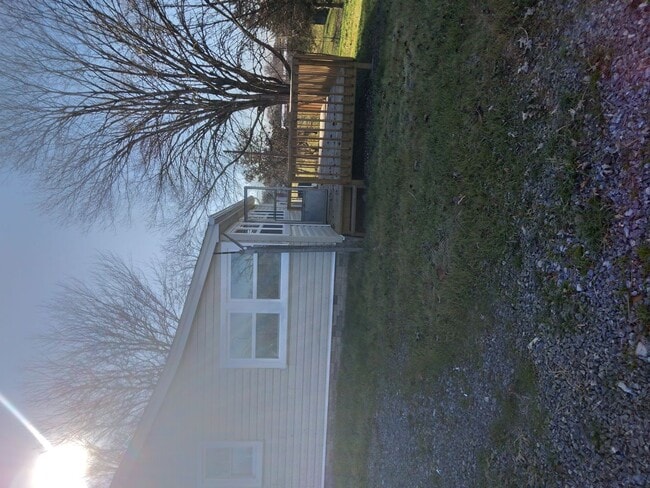 Building Photo - Newly remodeled 2 bedroom 1 bath home, Whi...