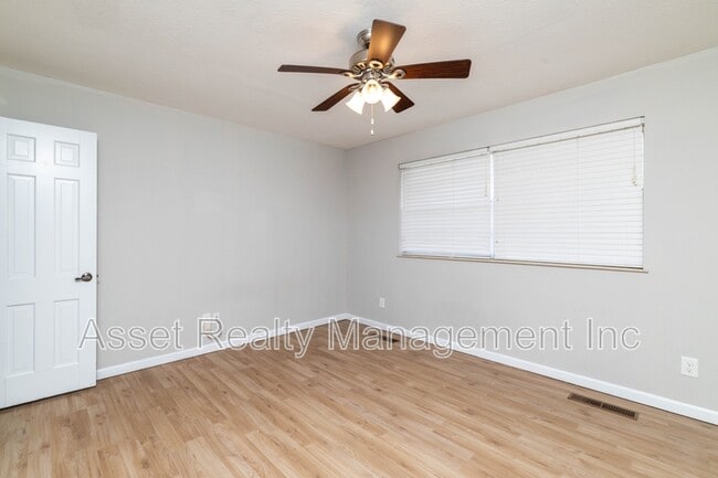 Building Photo - 11719 S Williamsburg Dr