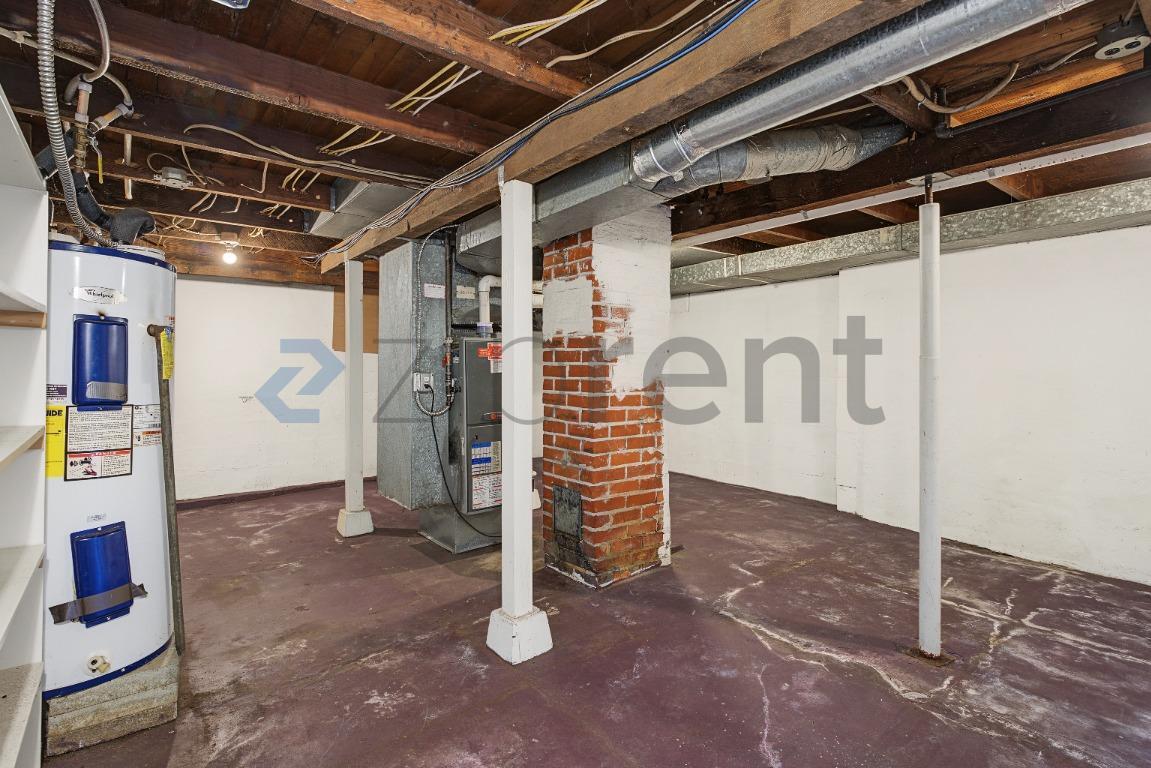 Building Photo - Unit