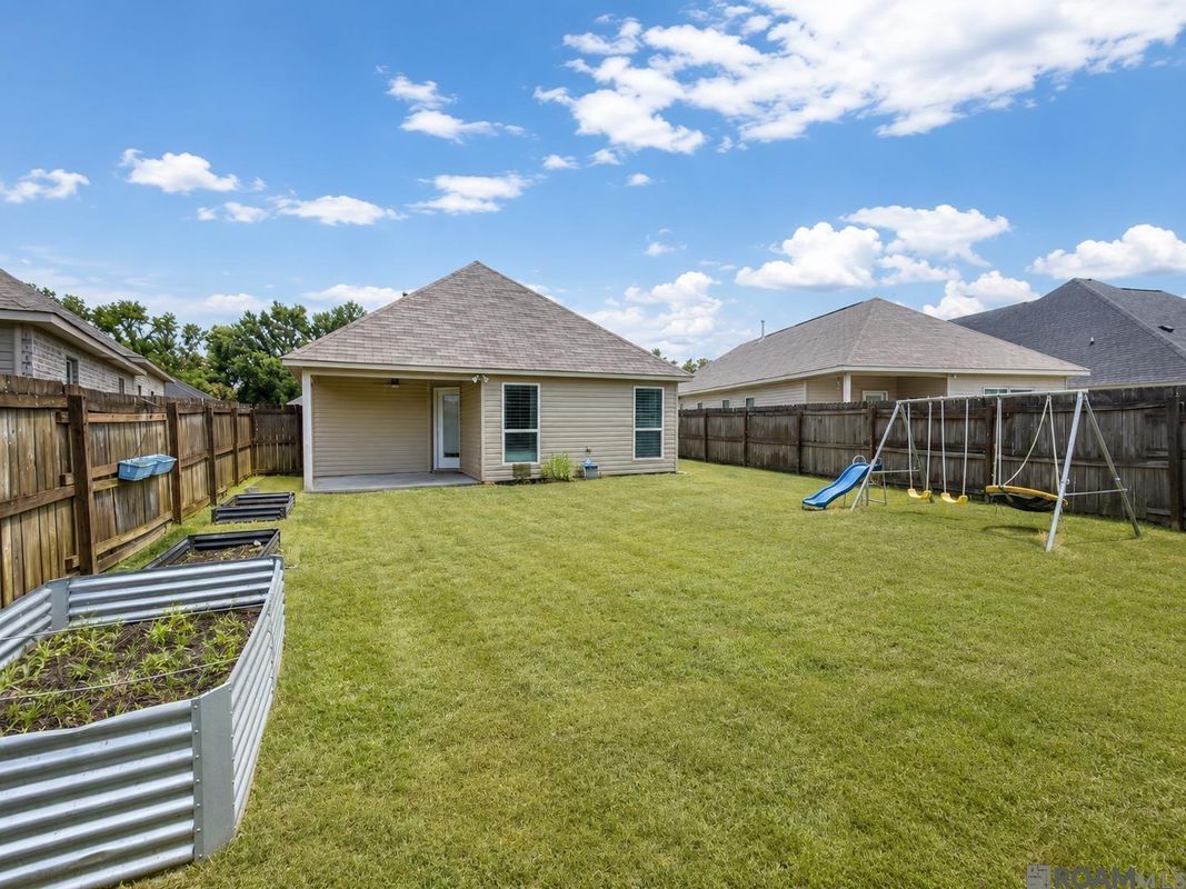 Building Photo - 15484 Oakstone Dr